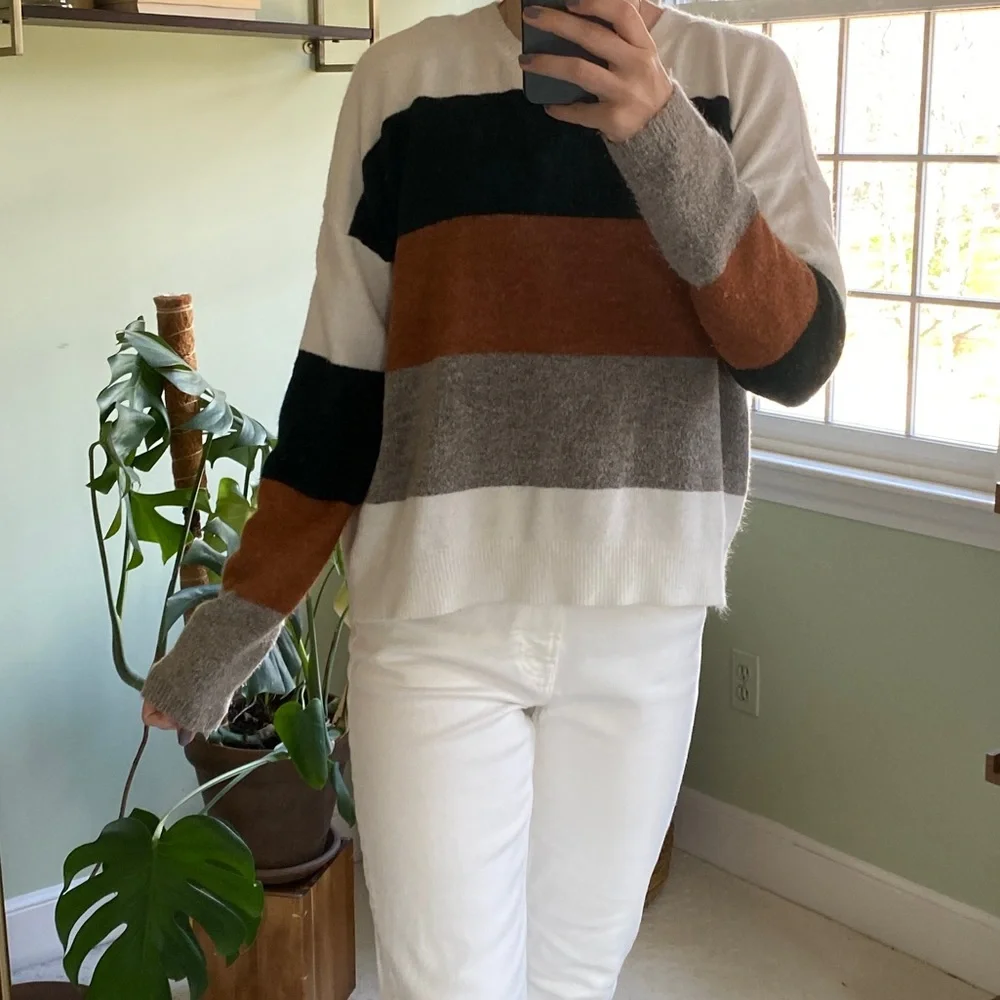 Colorblock Sweater - Picture 2 of 7